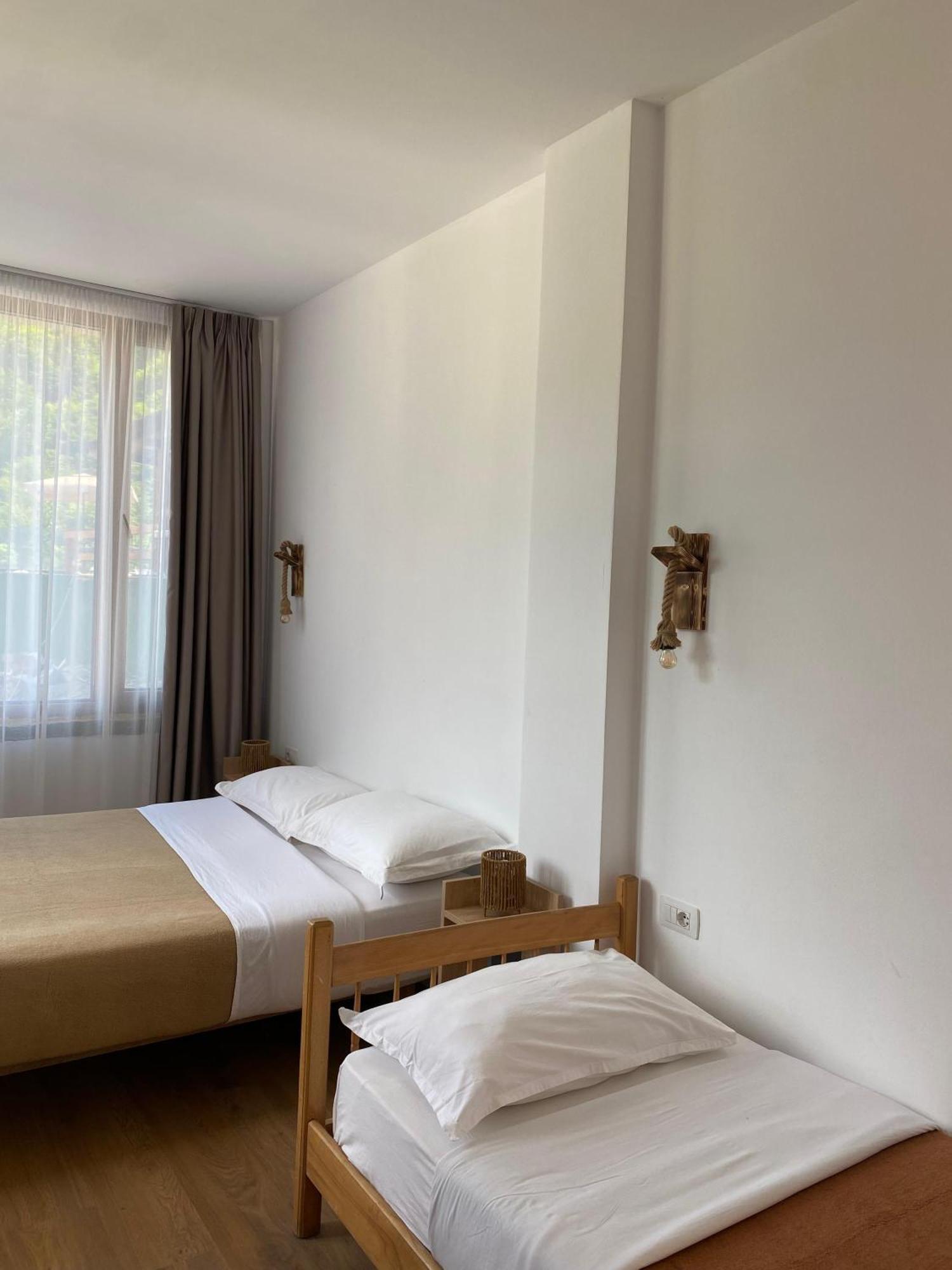Hotel Vellezrit Guri テス エクステリア 写真